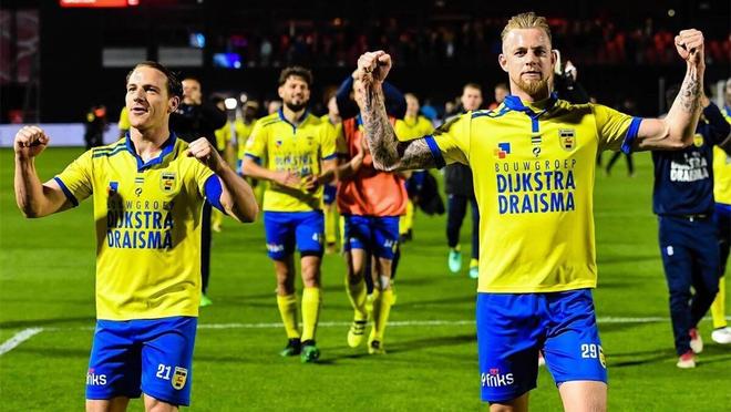 通过社交媒 通过社交媒