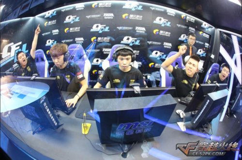 另一边的 另一边的