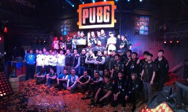 足球背后的 足球背后的