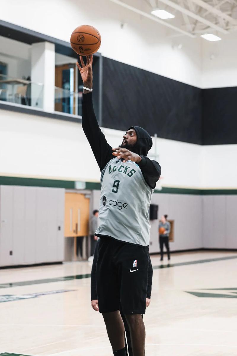 牵制